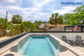 Bayview Cottage - Sun deck, pool, and more! - Image 5