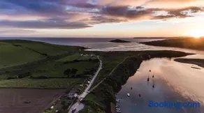 Butter Bay at White Horses, Bantham, South Devon with glorious estuary views - Image 4