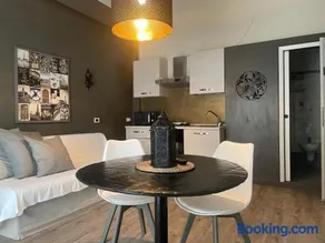 Holiday Thea & Residence - Image 2