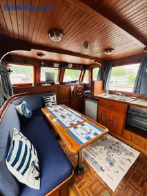 Nuit de quiétude sur un bateau et dans l'eau - Image 3