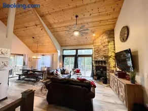 Gorgeous cabin 3bdrm/3bth, hot tub, fireplace, kid/pet friendly - Image 1