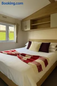213 Trieste, Seaview Holiday Caravan in Paignton, Devon - Image 2