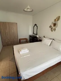Agrambeli Rooms & Apartments - Image 1