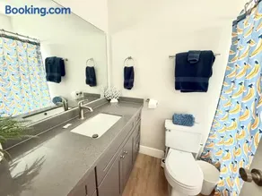 Spacious South Bay Condo - Image 5