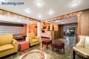 Econo Lodge Rutland City near Hwy 7 - Image 4