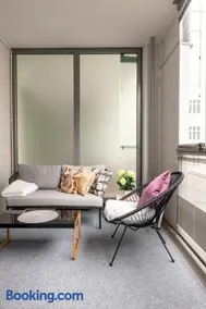 2ndhomes Modern & Cozy 2BR Apartment in City Center - Image 1