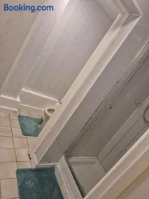 A bedroom flat in a house - Image 4