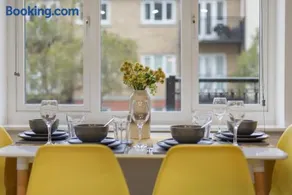 Deluxe 2-Bedroom Serviced Apartment with Free Parking - Image 4