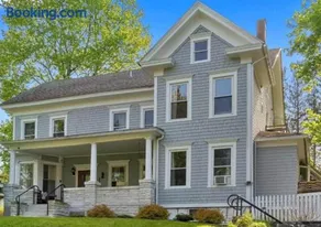 Berkshire House Stay - Image 1