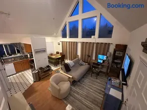 2BD 2BA cozy chalet Dog ok 1mi to clam beach quiet neighborhood - Image 1
