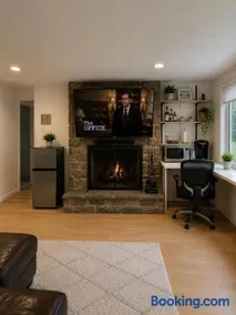 Parkside luxury suite and EV station - Image 2