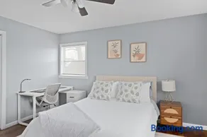 Cozy Home, 17 min from NYC, 2 Parking Spaces - Image 3