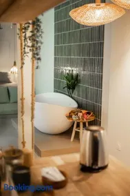 La Penida Suite avec Sauna & Baignoire - Hyper Centre Lille - Image 3