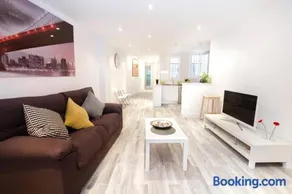 C16 - Modern & Comfortable 4 beds Apartment - Image 1