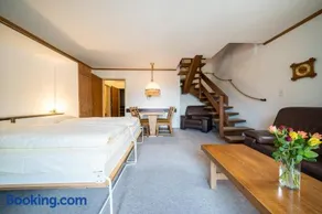 6404 Geraeumige 2,5 Maisonette-Wohnung im Dachgeschoss mit Balkon und Blick auf den Inn - Image 1