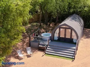 Stonelake Lodges - Birch Bank lakeside lodge with hot tub - Image 4