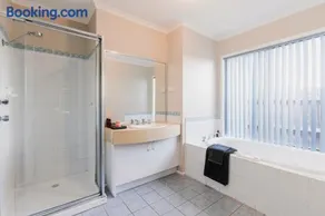 Saltwater Shores - Pet friendly - Sleeps 10 - Image 3