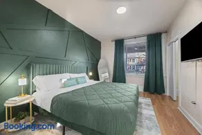 Squirrel Hill Chic Spacious 1BR Parking Gym - Image 3