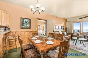 Amazing Superior Lake View Condo and Heated Pools - Image 4