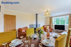 3 Bed in Tenby oc-t26851 - Image 2
