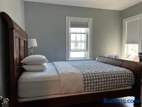 Airport room 33 - Image 1