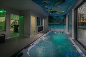 Durham Mansion Retreat Pool, Hot Tub, Cinema, Spa, Sleeps 20 - Image 5