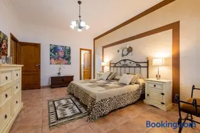 Paradise Villa Constancia with Views - Image 2