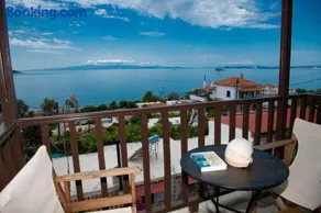 Lilian Beachfront Apartments - Image 1