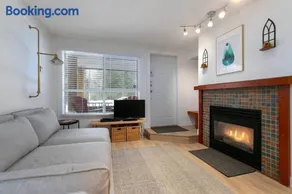 Cozy Townhouse in Whistler Village North - Image 2