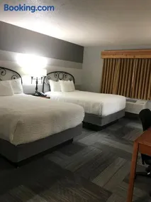 River District Hotel - Image 4