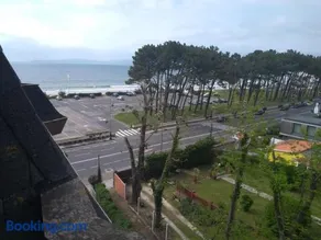 Apartamento primera línea playa d samil - Image 1