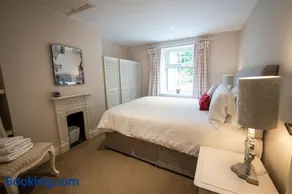 Apple Cottage -- Luxury Stay at Bellingham Estate - Image 5