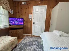 M1 - Twin Private Room with Shared Bathroom - Image 4