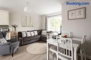Farm House Apartment - 10 Mins to City Centre - Image 1