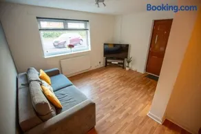 Entire 1 Bedroom House in Manchester - Image 2
