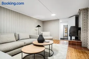 Modern 5BR House - Central - 2,5 Bathroom - Terrace - Parking - Image 1