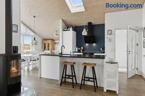 Holiday Dream On The West Coast - Image 2