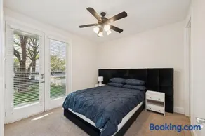 Highland Park, Oak Lawn Dallas Townhome - Image 2