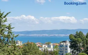 Little Villa - walk to the beach - Image 2