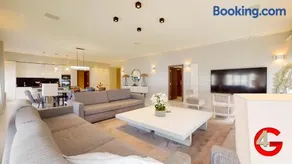 THE POOL HOUSE Cannes - Image 3
