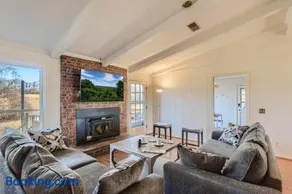 5 Acre Farmhouse Near Nashville! - Image 2