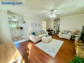 Countryside Carriage House with Pool - Image 2
