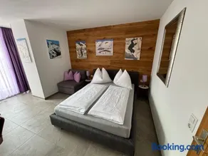 Summit Studio - Image 1
