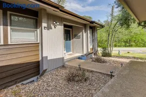 Bella Vista Townhome w/ Deck Near Back 40 Trails! - Image 1