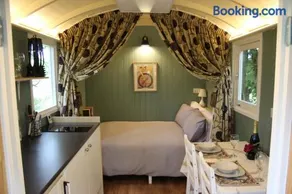 The Kestrel Shepherd Hut, Whitehouse Farm - Image 1