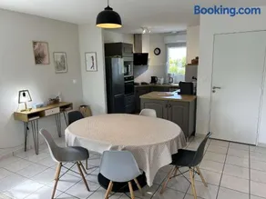 1008 - Maison 5p dans une résidence privée avec piscine. - Image 1