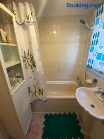 Large Stylish 3 Bedroom in Chatham - Image 5
