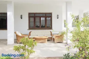 Del Parque Flats Villa Sauce - Image 1