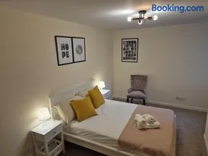Spacious Modern 2-BR Apartment in Aberdeen City Centre - Image 2