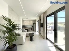 Sunset Loft Suite & Studios - Image 4